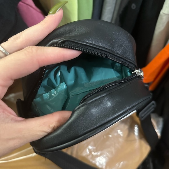 Scream Ghost Face Faux Leather Crossbody Bag - Picture 9 of 10